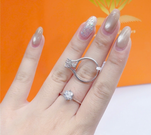 Nhẫn 610 Mẫu Trắng 84